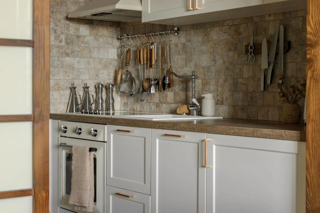 So sánh phụ kiện tủ bếp Häfele và các hãng khác 2 So sánh phụ kiện tủ bếp Häfele